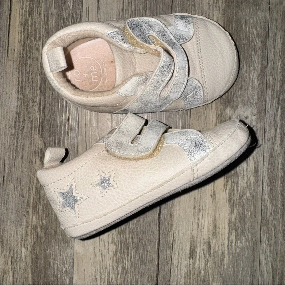 ☀️6/$20☀️ Baby Walker Shoes with Star Accents